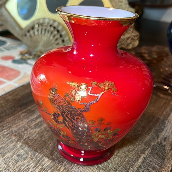 Vintage Asian oriental orange red cased glass with peacock vase - Picture 2 of 11